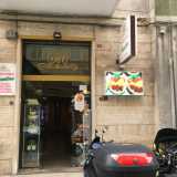 Per scovare gli ultimi due locali storici di Bari dobbiamo portarci al di l� della ferrovia. La prima si trova tra le viuzze di San Pasquale vecchia, precisamente in via Dei Mille 95. Si tratta della pasticceria "Fiorentina�